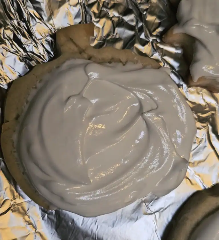 sugar cookie with spreadable royal icing on top